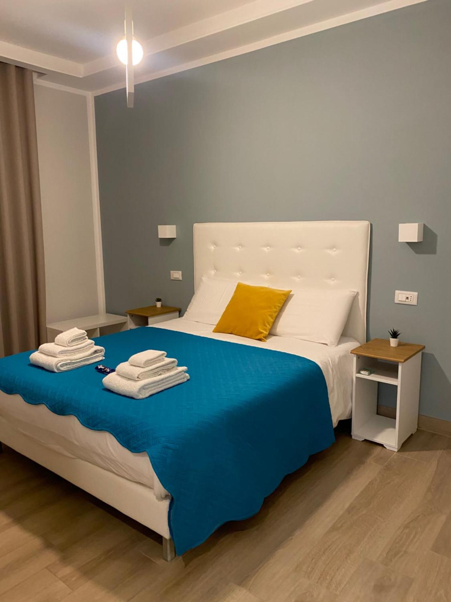 Luna Nuova Suites Naples Exterior photo